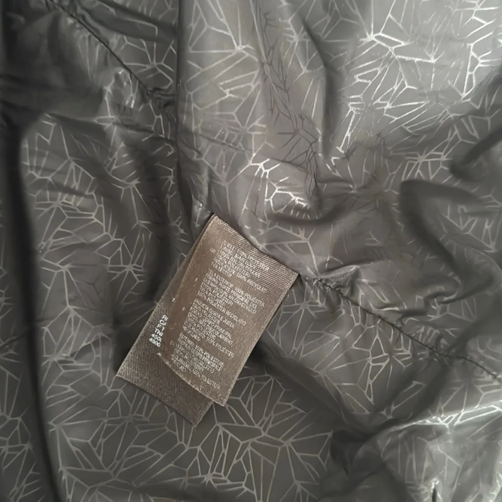 The North Face Men’s Light Weight Zip Up Jacket
